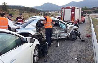 Seydikemer’de otomobiller çarpıştı: 2 yaralı