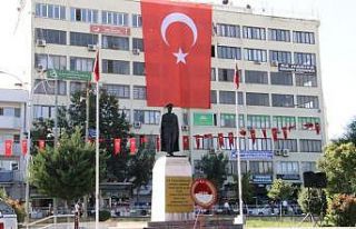Siirt’te dev Türk bayrakları dalgandı