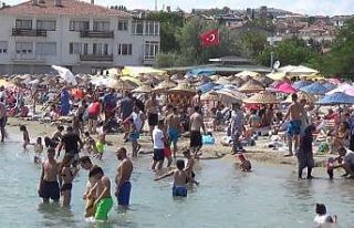 Silivri plajında sosyal mesafe unutuldu