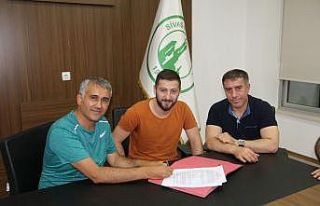 Sivas Belediyespor iç transferde hız kesmiyor