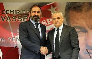 Sivasspor, Rıza Çalımbay ile yola devam ediyor