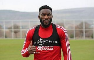 Sivasspor’un en istikrarlısı Aaron Appindangoye