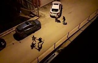 Sokak ortasında tekme-tokat kavga