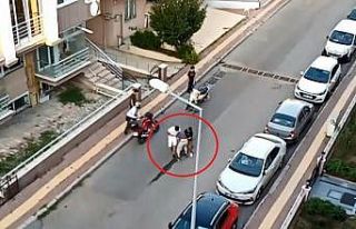 Sokak ortasında yolunu kesip darp ettiler