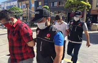 Sokak satıcılarına göz açtırılmıyor