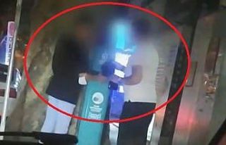 Sokaklara yerleştirilen dezenfektanları böyle boşalttılar