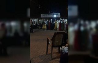 Sosyal mesafeyi halayla deldiler