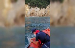 Su alan teknede 7 kişi mahsur kaldı