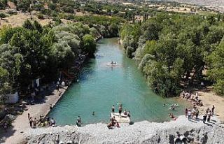 Tağar çayı, tatil görüntülerini aratmıyor