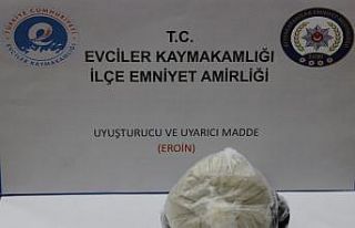 Takip edildiğini fark edince eroini otomobilden atarak...