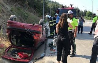 Takla atan otomobilin sürücüsü yaralandı