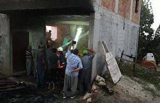 Tarsus’ta çıkan yangında 2 ton saman kül oldu