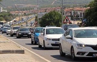 Tatilcilerin dönüş çilesi sürüyor