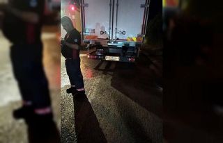 Tırın lastiğinde çıkan yangın büyümeden söndürüldü