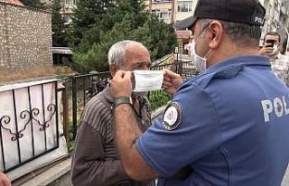 Tokat polisi ceza yerine maske hediye etti