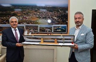Topaloğlu’ndan Urhal’a kılıç