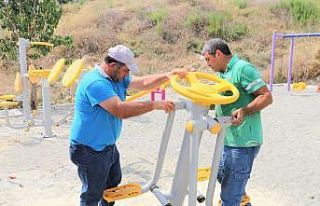 Toroslar Belediyesi, parklara yeni spor aletleri yerleştiriyor