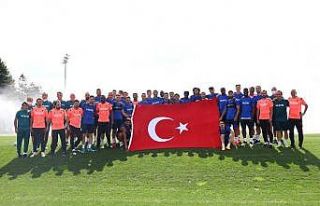 Trabzonspor’dan 30 Ağustos pozu