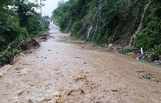 Trabzon’un Of ilçesinde şiddetli yağış