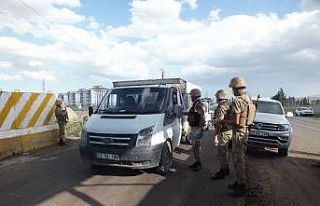 Trafik uygulamasında vatandaşa bayram şekeri