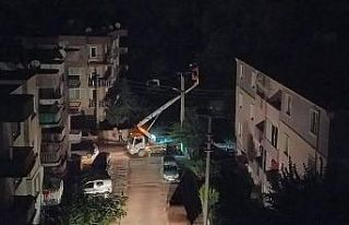 Trafo bomba gibi patladı, vatandaşlar yataklarından...