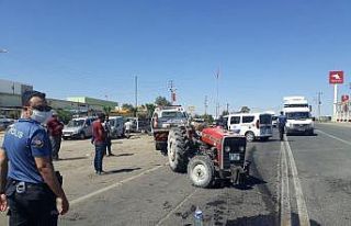 Traktör ile otomobil çarpıştı: 1’i çocuk 2...