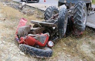 Traktör şarampole devrildi: 1’i çocuk 4 yaralı