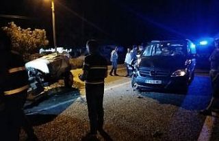 Traktörü fark etmeyerek arkadan çarptı