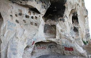 Tunceli’nin kaya konutları "İn delikleri"...