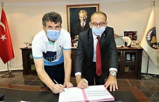 Turgutlu Belediyespor Yener Baştürk ile sözleşme...