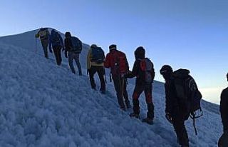 Türkiye’nin zirvesinde doğum günü kutladılar