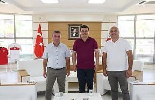 Tütüncü’den esnafa toplu işyeri sözü
