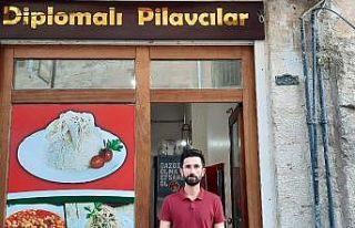Üç diploma sahibi üniversite mezunu, pilav dükkanına...