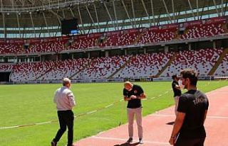 UEFA yetkilileri Sivas Yeni 4 Eylül Stadyumu’nu...
