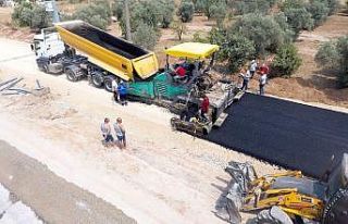 Ula’da sıcak asfalt kaplaması çalışmaları...