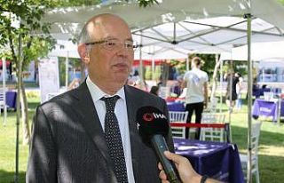 Üniversite adayları tercih için okul ziyaretlerine...