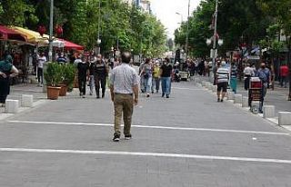 Uşak’ta havalar serinleyince vatandaşlar korona...