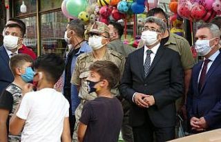Vali Bilmez balkonda oturan kadınları uyardı: "Aman...