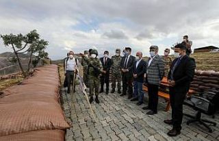 Vali Bilmez sınır hattında güvenlik duvarını...