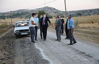 Vali Çelik, köylerde devam eden yol çalışmalarını...