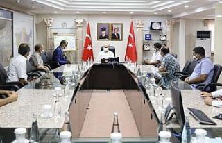 Vali Demirtaş muhtarlarla bir araya geldi