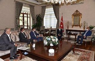 Vali Karadeniz ile Manisa’nın projelerini görüştüler