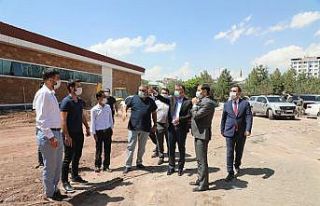 Vali Oktay Çağatay, Ahlat’ta yapımı devam eden...