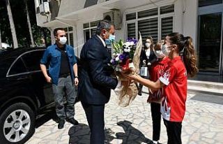 Vali Şıldak’ı küçük sporcular karşıladı