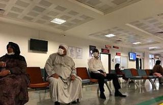 Vali tebdili kıyafetle hastaneleri denetledi
