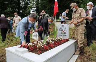 Vali Ünlü, şehit yakınlarını ve gazileri bayramda...