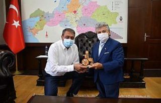 Vali Yazıcı’dan Sakatlar Derneği Başkanı Uslu’ya...