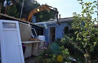 Virüs döneminin kaçak yapıları yıkılıyor