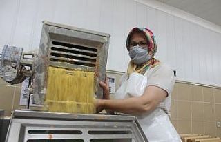 Vücudun ihtiyacına göre sebze püreli makarna üretiyor
