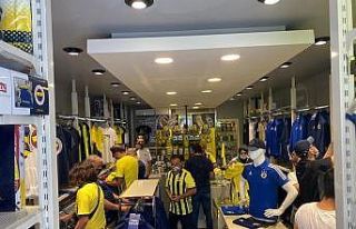 Yalova’da Fenerbahçe’nin yeni formaları büyük...